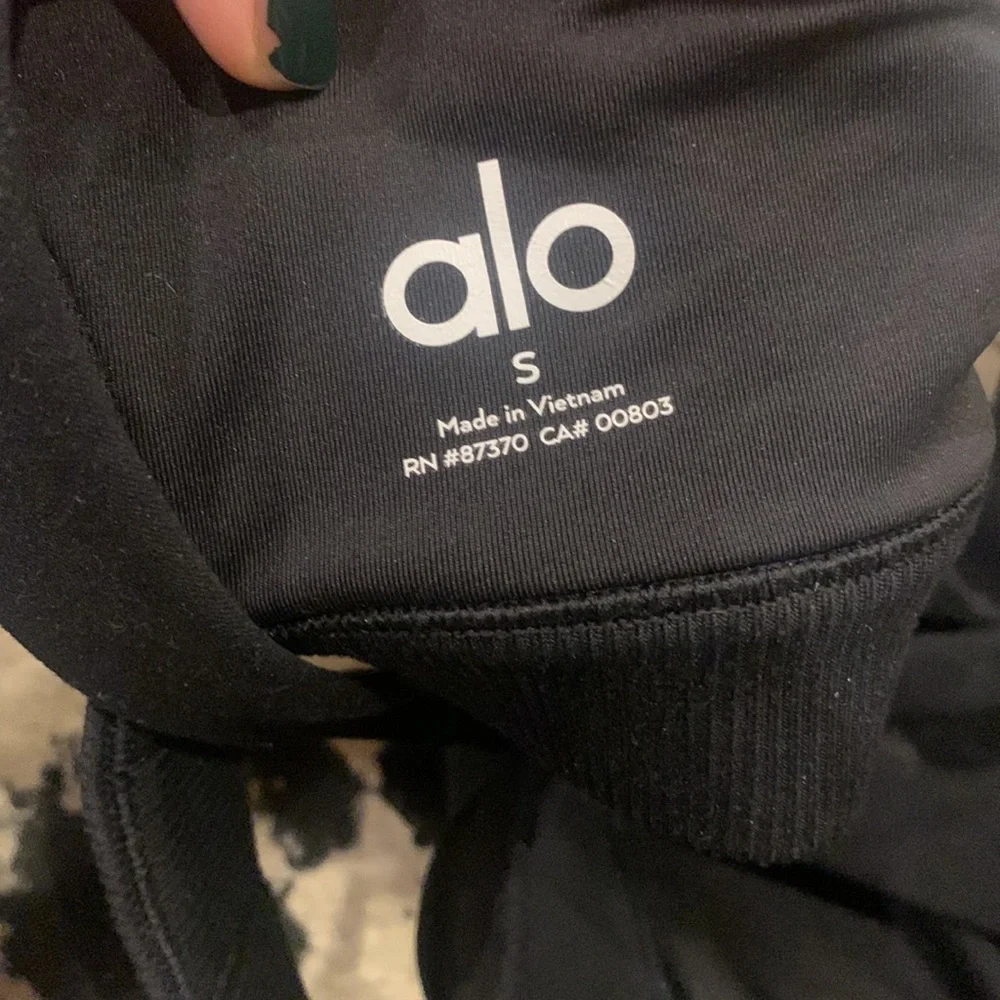 ALO Iconic 90’s Bra - Picture 9 of 9